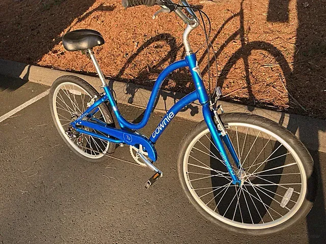 NEW Townie Original 7D Step-Thru Bike - Blue, NEW Bike. Medium Frame,fat Tires