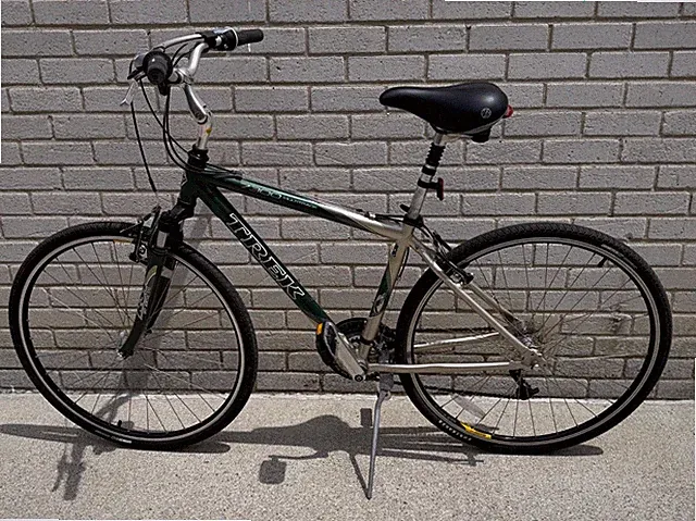 Trek 7200 Multitrack Comfort Hybrid Bike